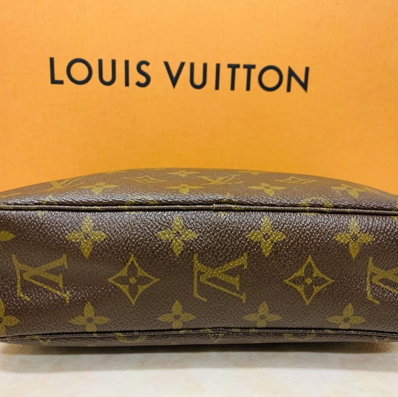 💋Authentic Louis Vuitton Trousse 23 - Picture 15 of 16